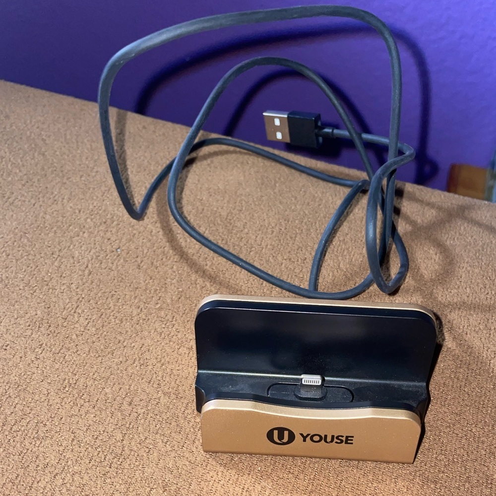 iPhone stand charger